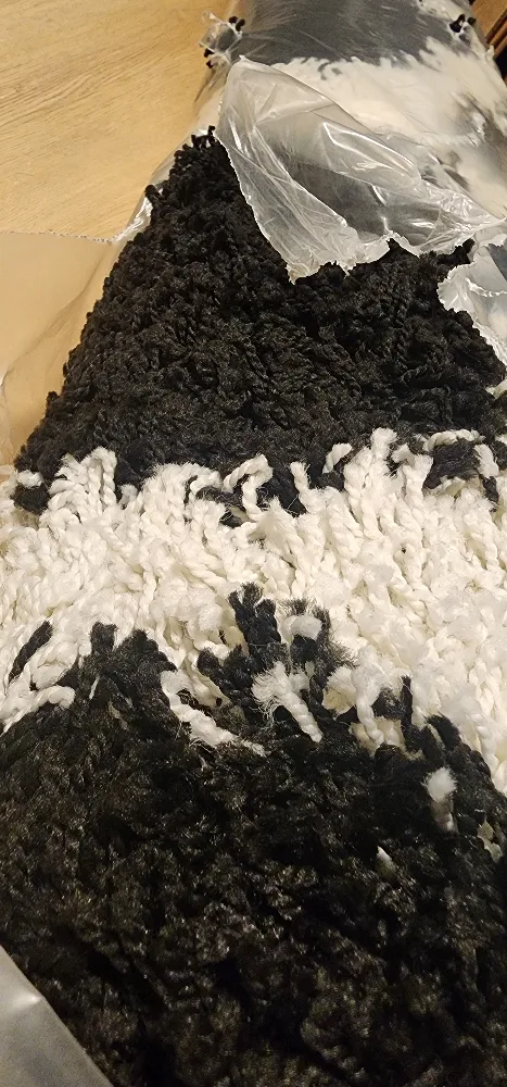 Black and White Patterned Rug 2.44m/3.50m image indicator(5)