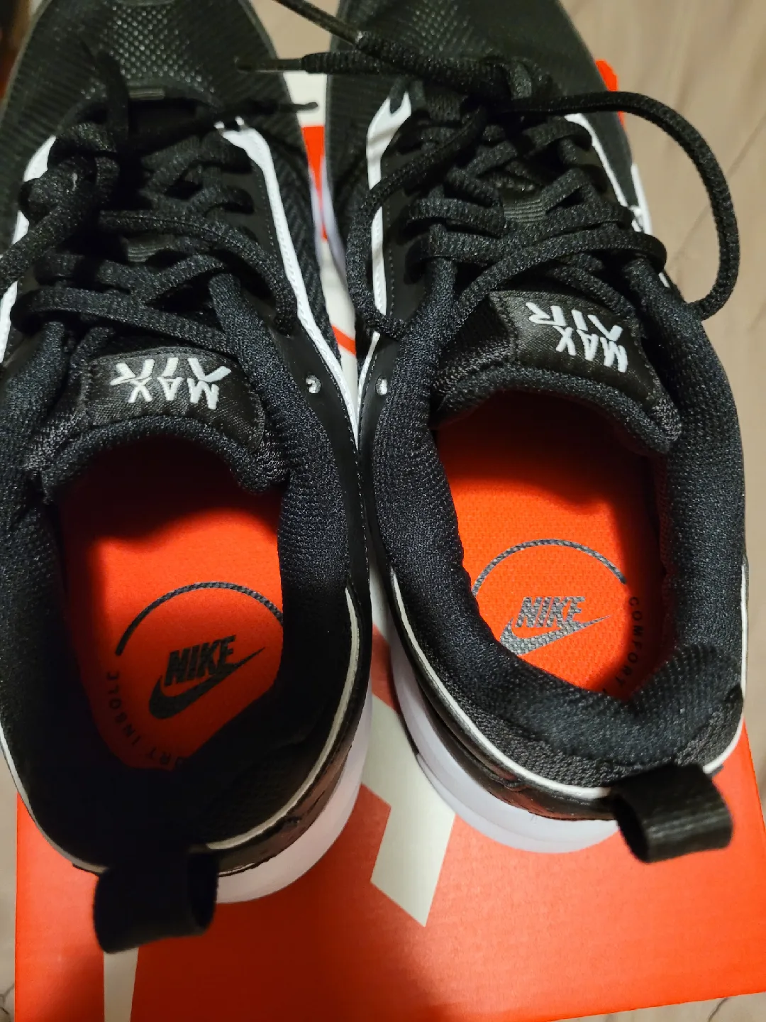 Nike Air Max AP Black/White, Size 10 image indicator(4)