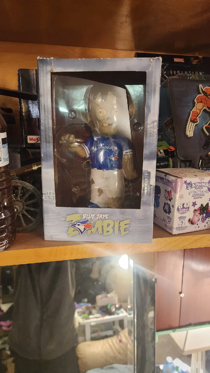Toronto Blue Jays Zombie Figurine image indicator(3)