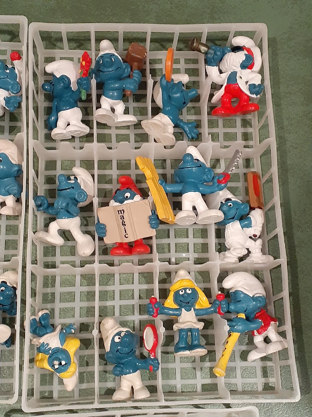 Vintage Smurfs Carry Case with Figurines - photo 3