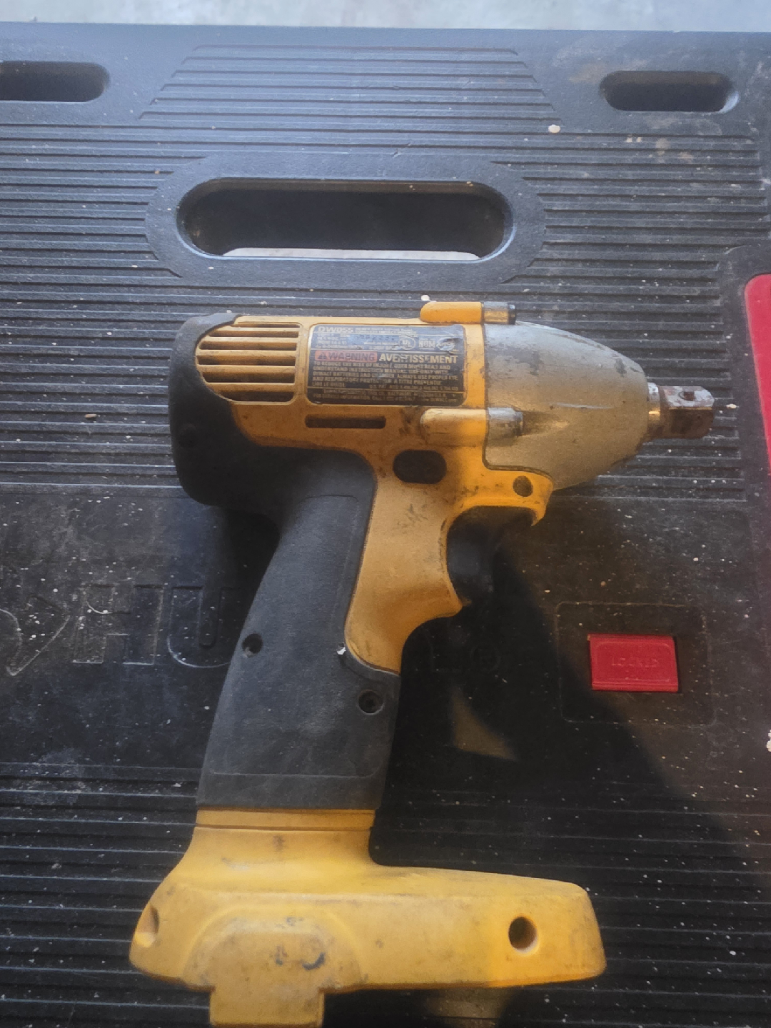 DeWalt DW055 Cordless Impact Wrench - photo 2