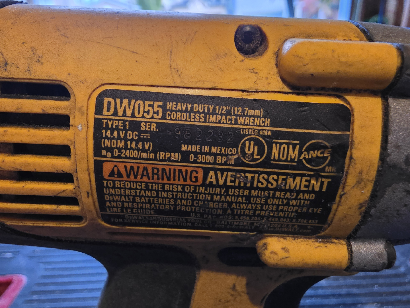 DeWalt DW055 Cordless Impact Wrench - photo 3