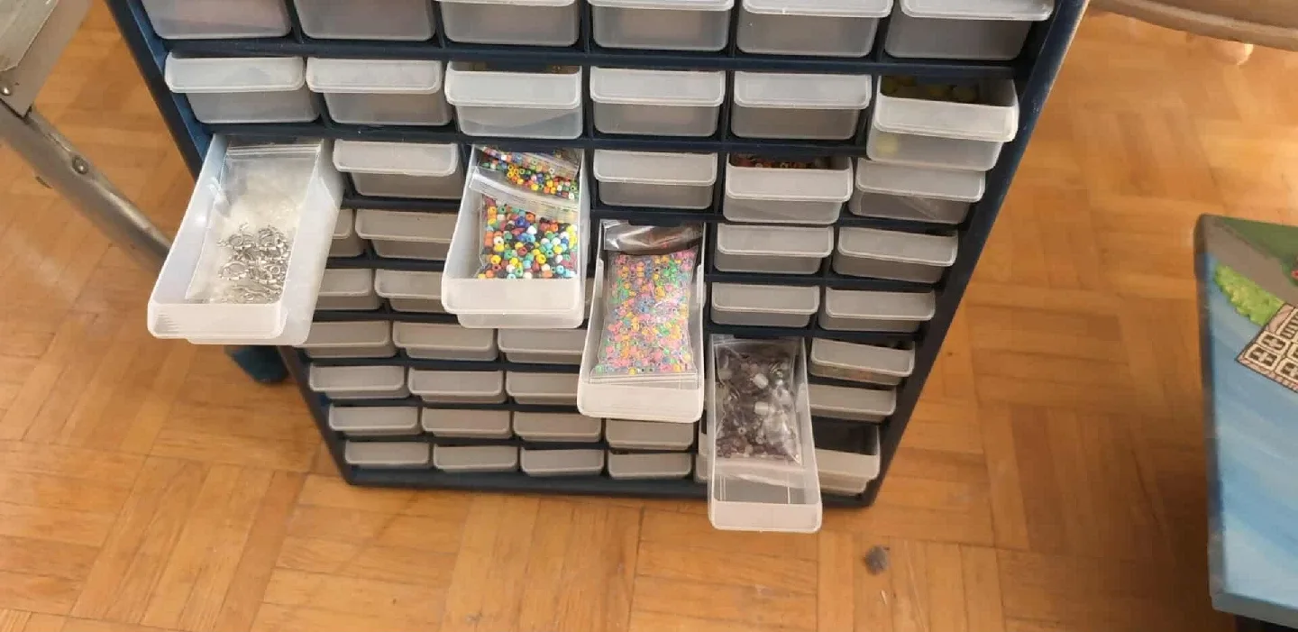 Storage Cabinet with Beads image indicator(2)