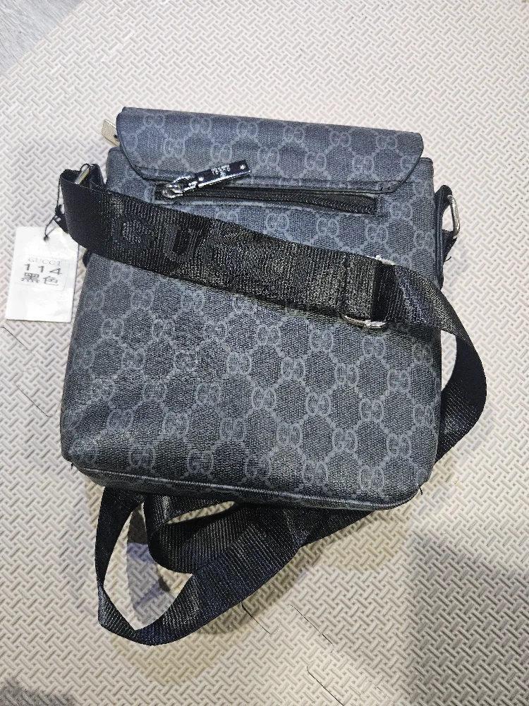 Gucci Messenger Bag image indicator(2)