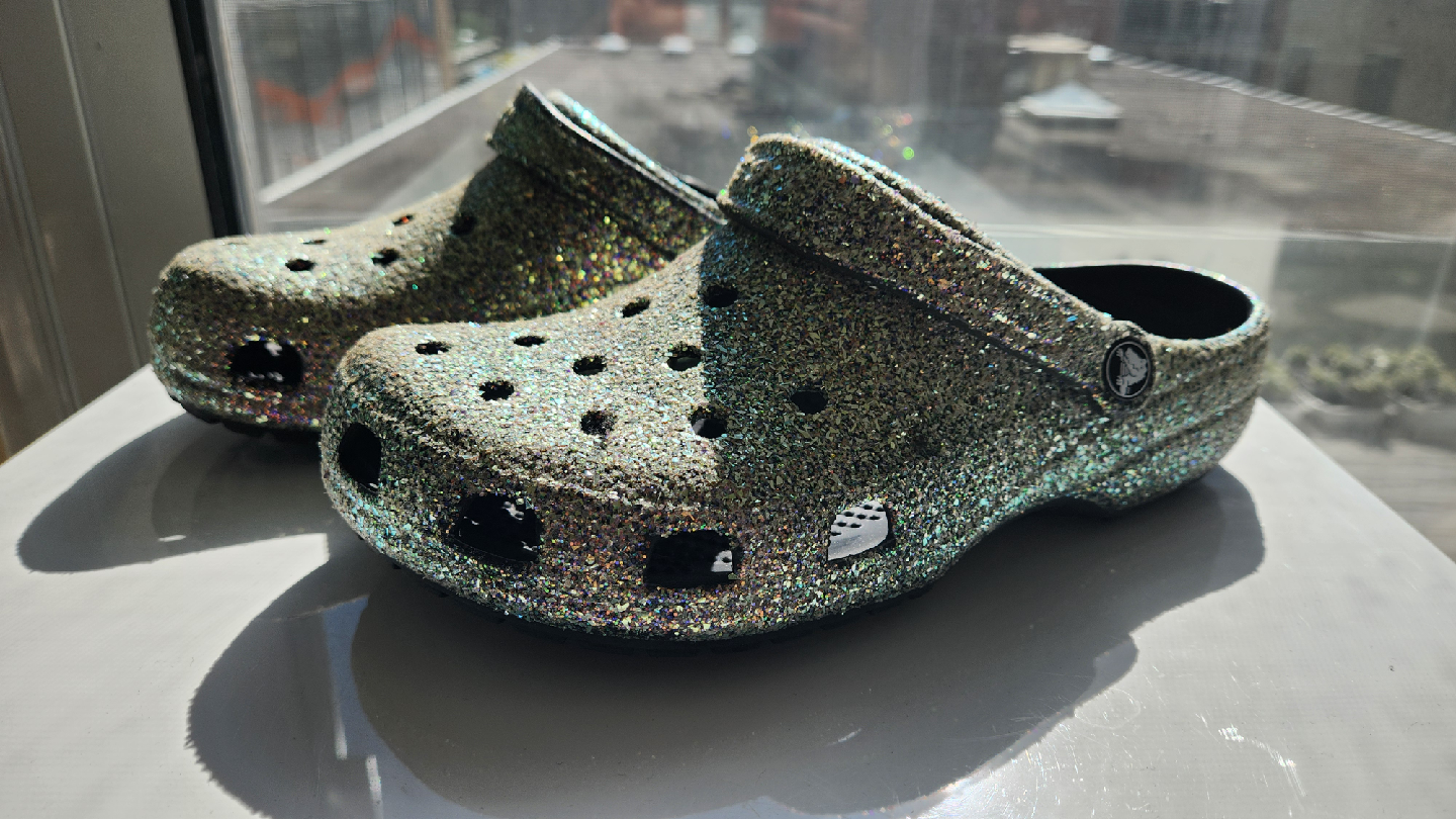 Crocs Classic Glitter Clog Size 7M/9W - Discontinued color