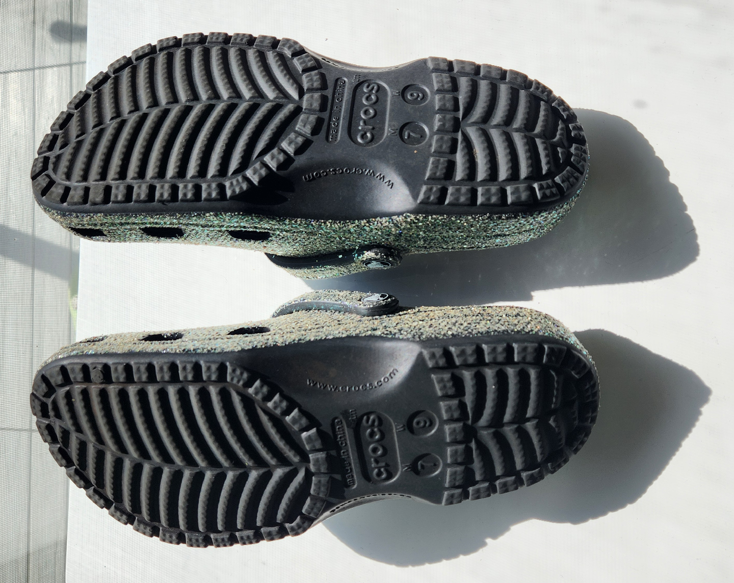 Crocs Classic Glitter Clog Size 7M/9W - Discontinued color - photo 4