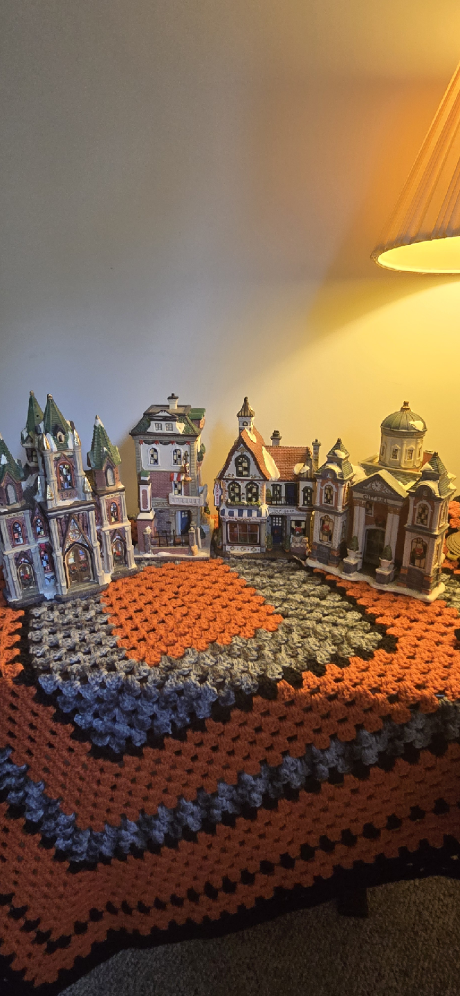 Ceramic Christmas Village Buildings - photo 2