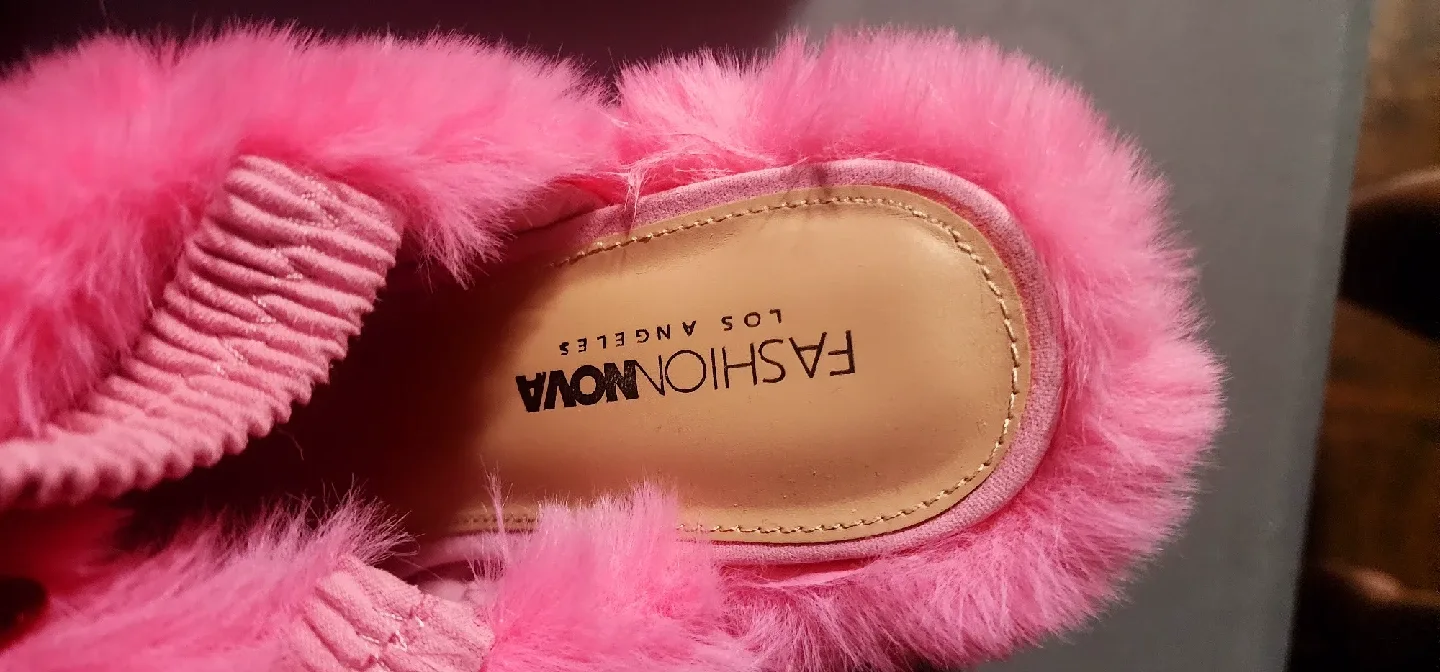 Fashion Nova Pink Fuzzy Slippers image indicator(3)