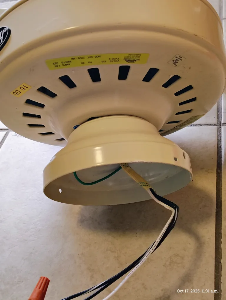 Hunter Ceiling Fan with Remote and light image indicator(5)