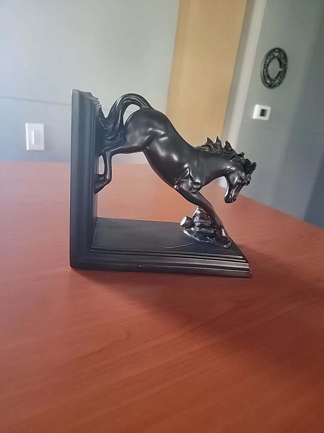 Horse Bookend - Black image indicator(7)