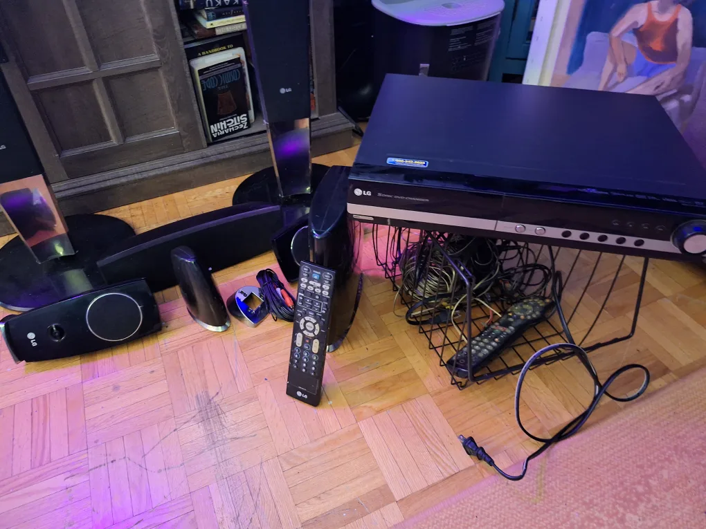 LG Home Theatre System complete  set image indicator(2)