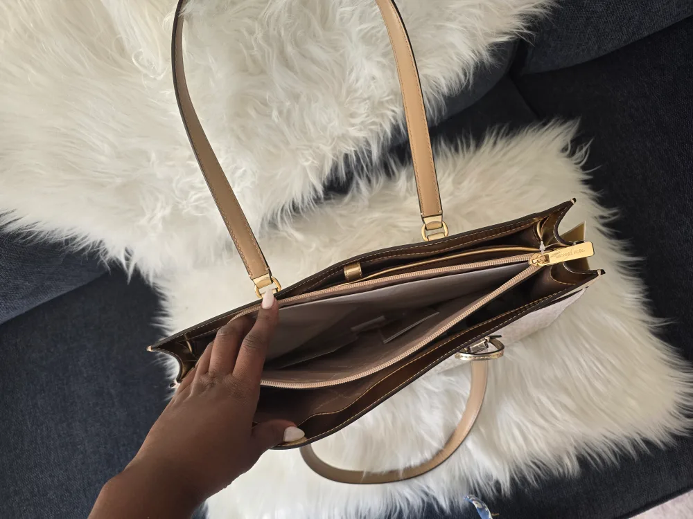 Michael Kors Tote Bag image indicator(2)