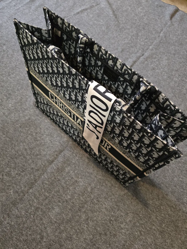 Christian Dior Oblique Tote Bag image indicator(2)