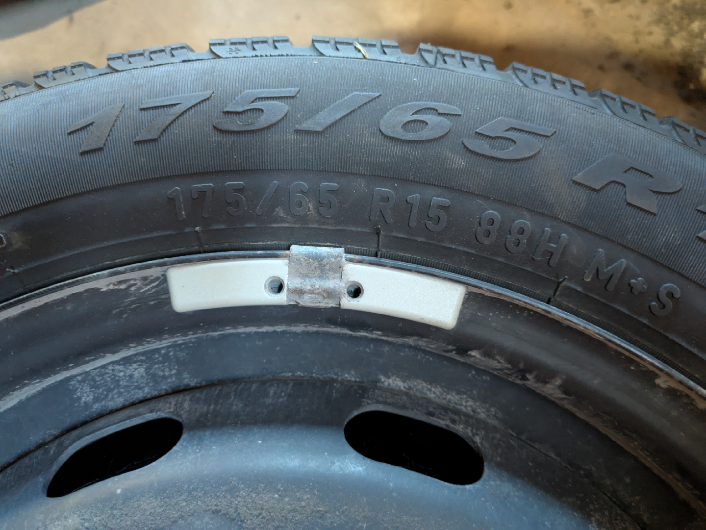 Set of 4 Pirelli Winter Tires 175/65R15 - photo 3