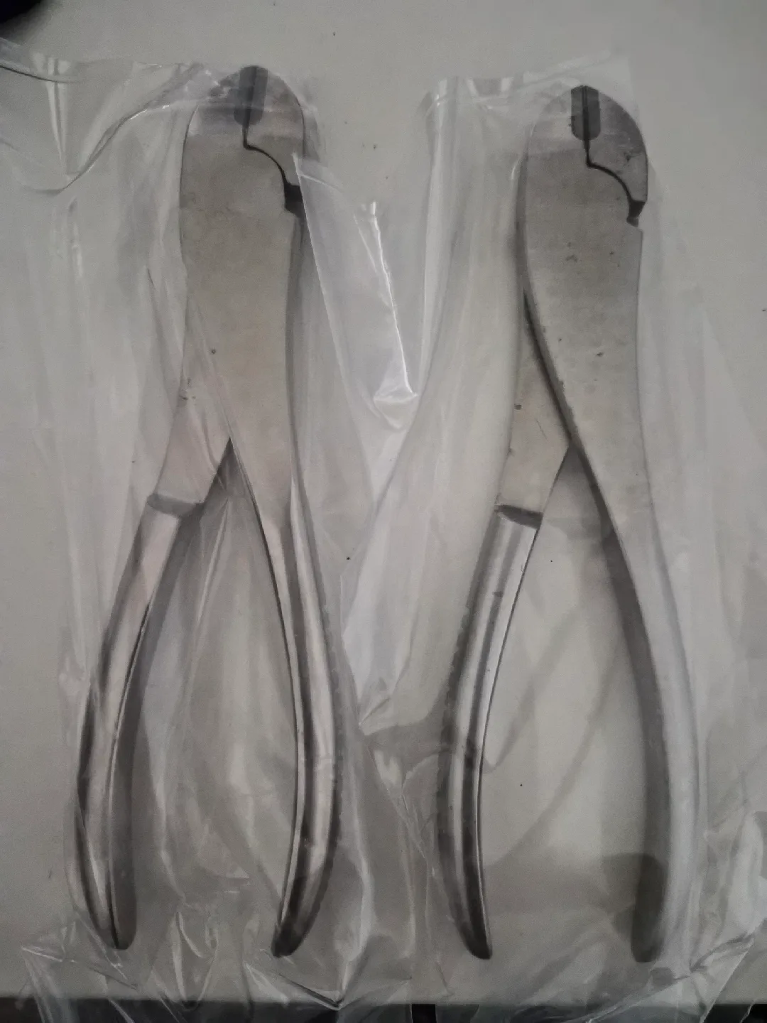 New Surgical Wire Cutters image indicator(2)