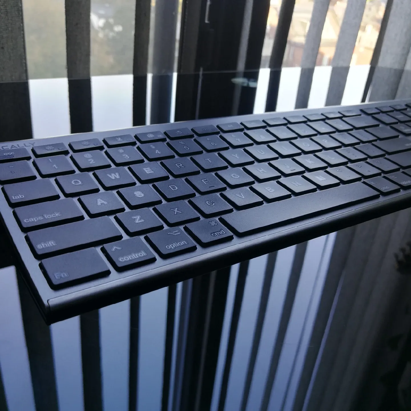 Macally Space Grey Slim Wired Keyboard image indicator(3)