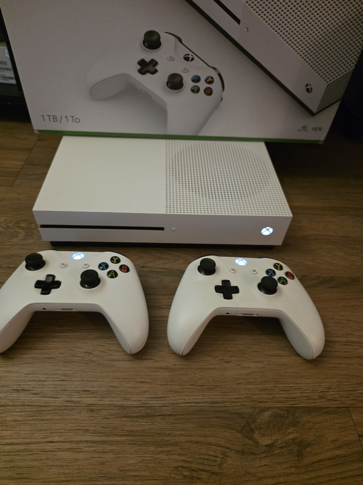 Xbox One S 1TB with 2 Controllers