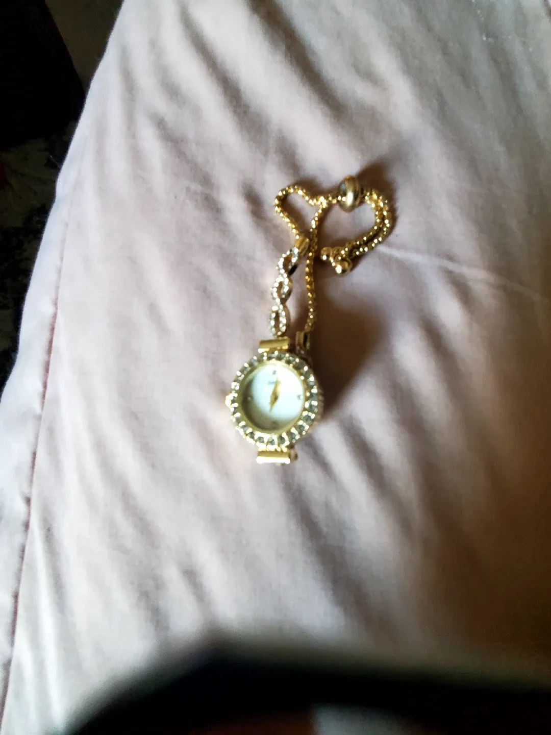 Ladies' Gold-Tone Fashion Watch image indicator(2)