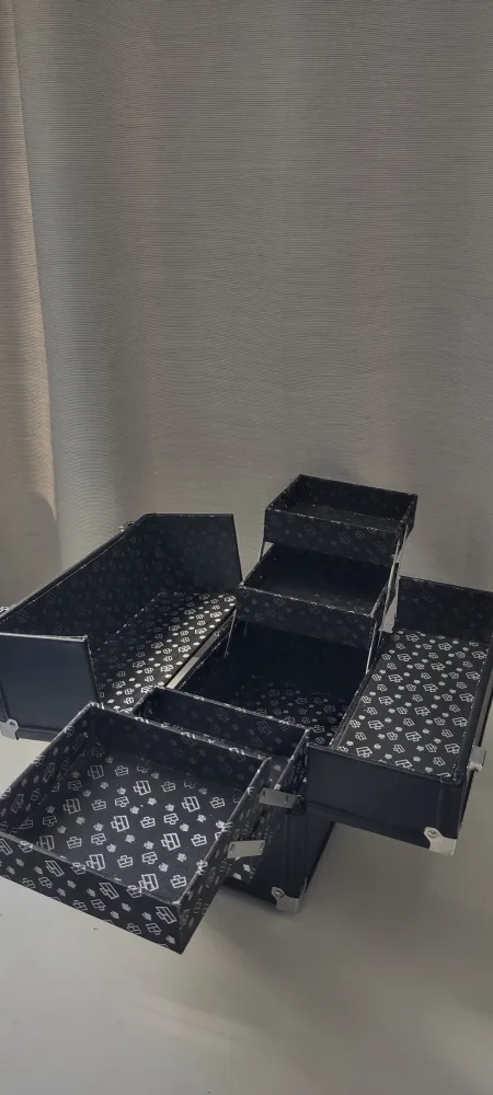 Black Makeup Organizer Case with Keys image indicator(3)