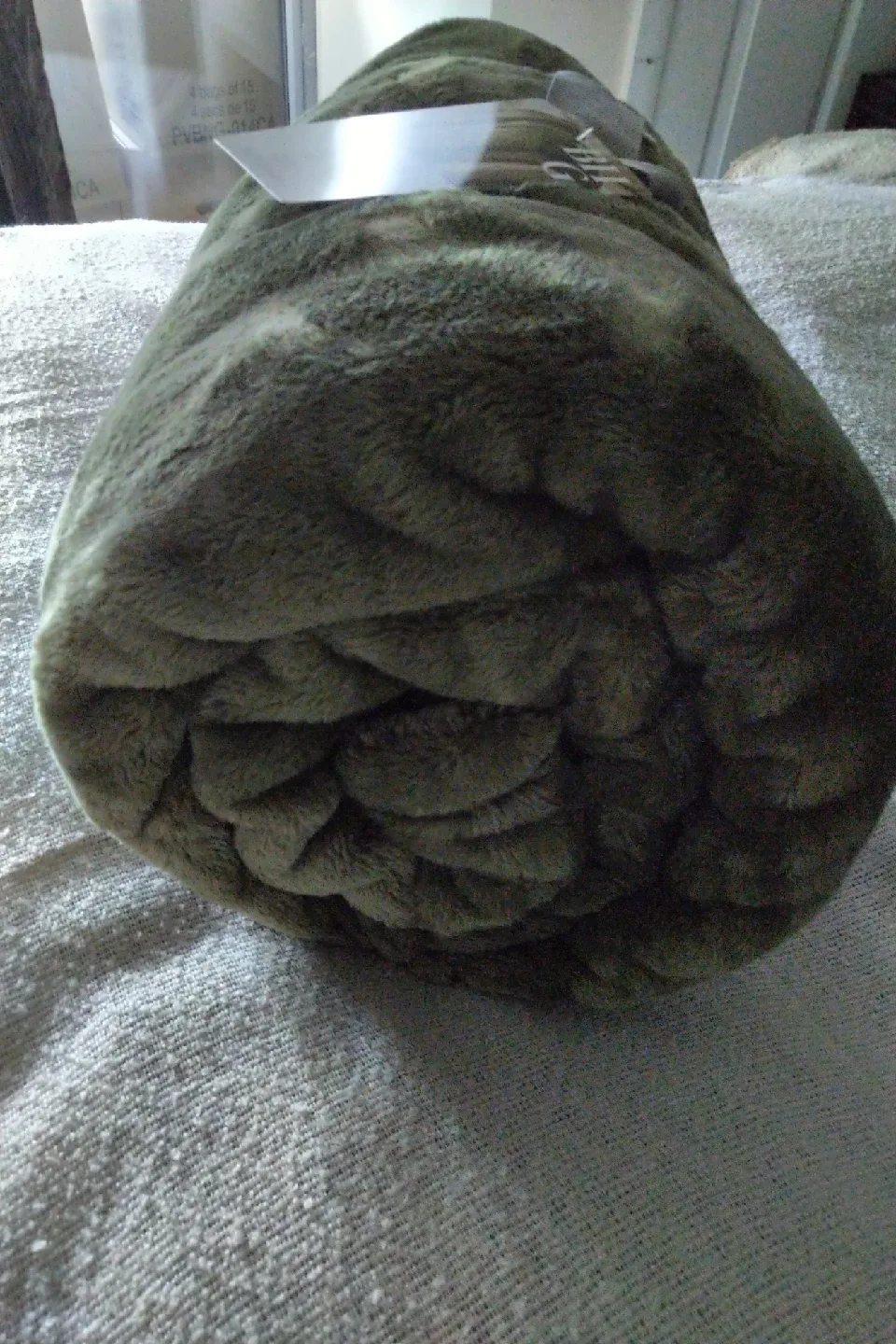 Better Homes & Gardens Throw - 50x72 in image indicator(3)