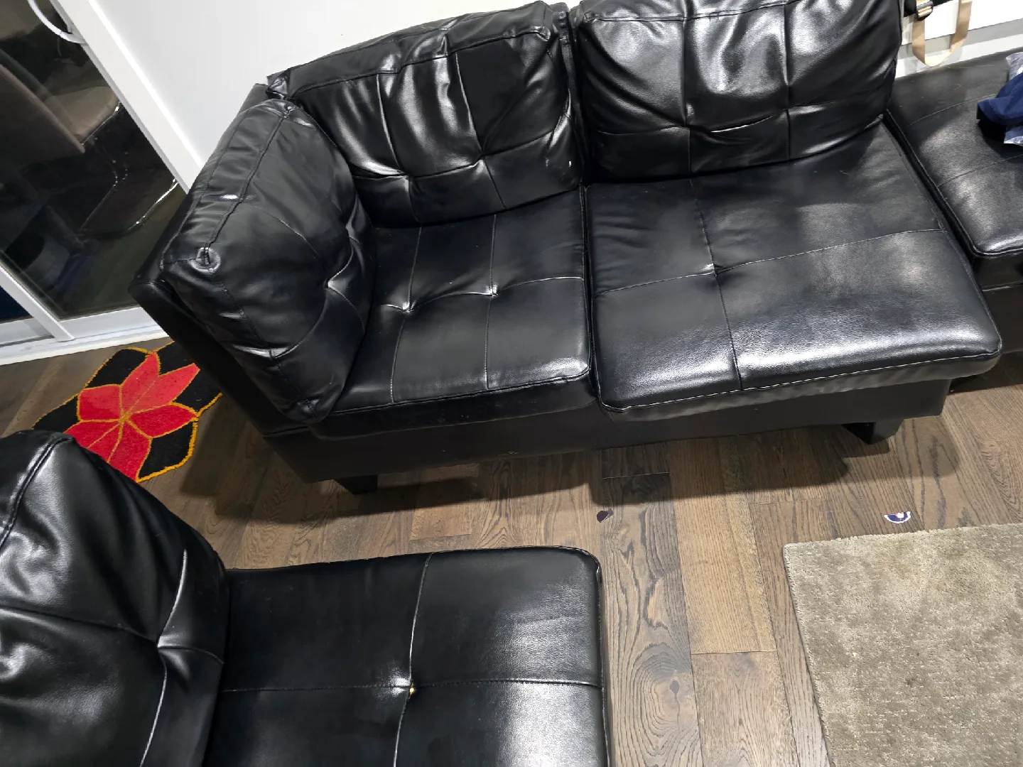 Black Leather Sectional Sofa with Chaise image indicator(5)