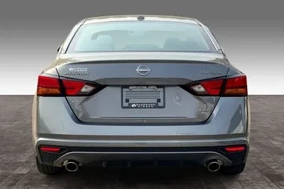 2024 Nissan Altima Platinum image indicator(7)