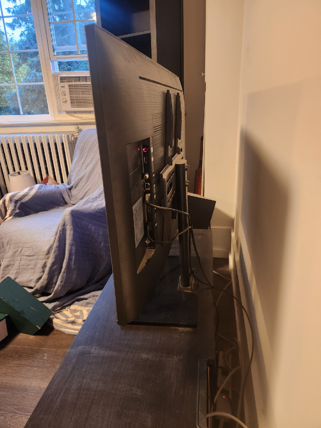 Samsung Crystal UHD 7 Series TV with stand - photo 2