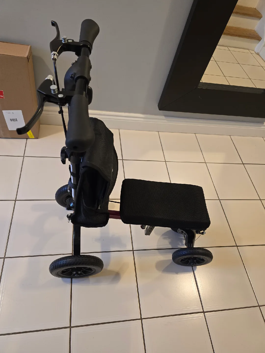 Steerable Knee Walker by Strobile image indicator(3)