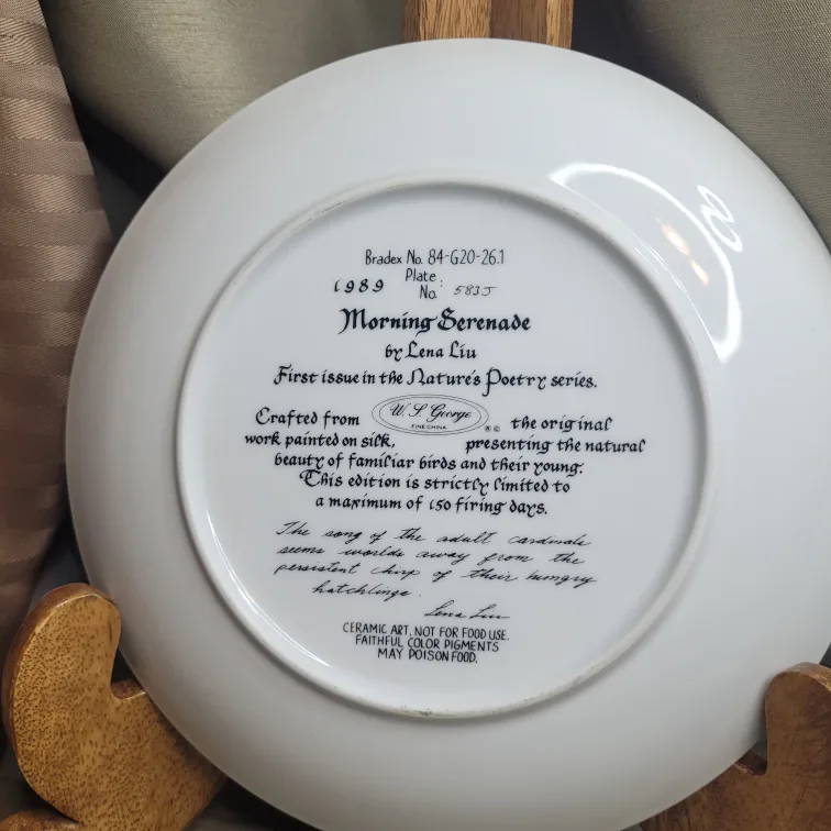 Beautiful 8 1/2" Cardinal Collector Plate image indicator(7)