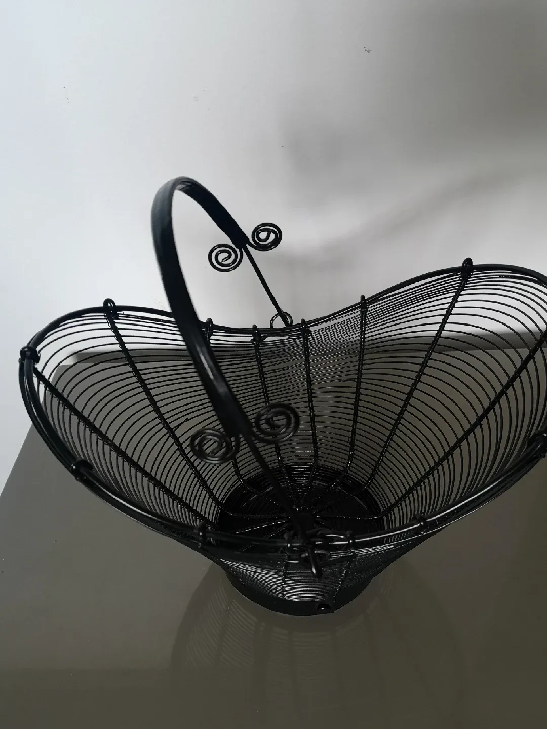 Black Wire Fruit Basket with Handle image indicator(2)