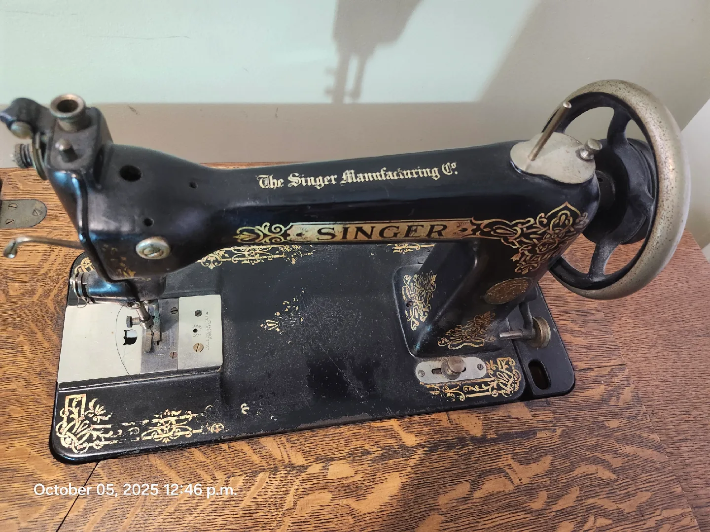 Vintage Singer Sewing Machine image indicator(2)