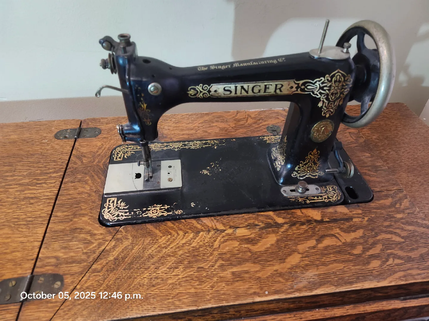 Vintage Singer Sewing Machine image indicator(3)