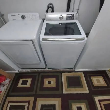 2 Bedroom 1 Bathroom Fully Furnished Basement Suite image indicator(10)