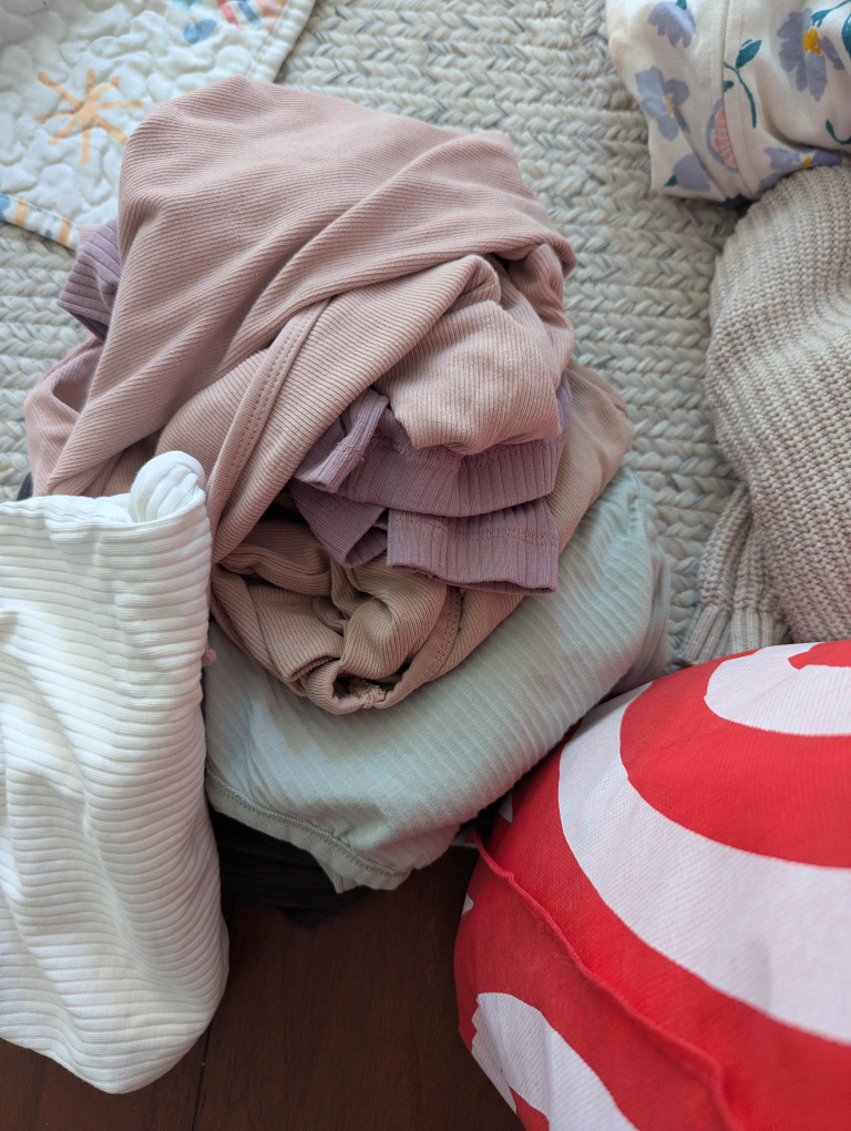 *Free little girls clothes 18months ish, 18-24months* - photo 2