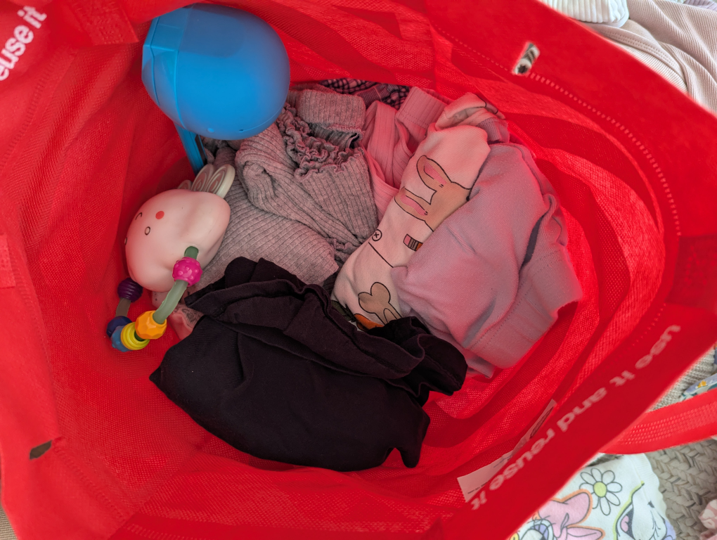 *Free little girls clothes 18months ish, 18-24months* - photo 5