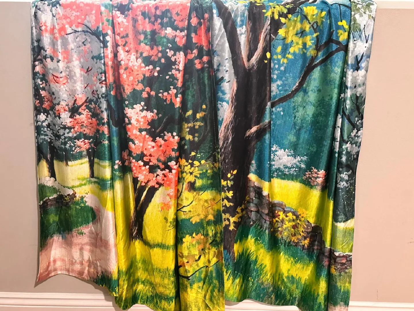 Assorted Decorative Curtains image indicator(7)