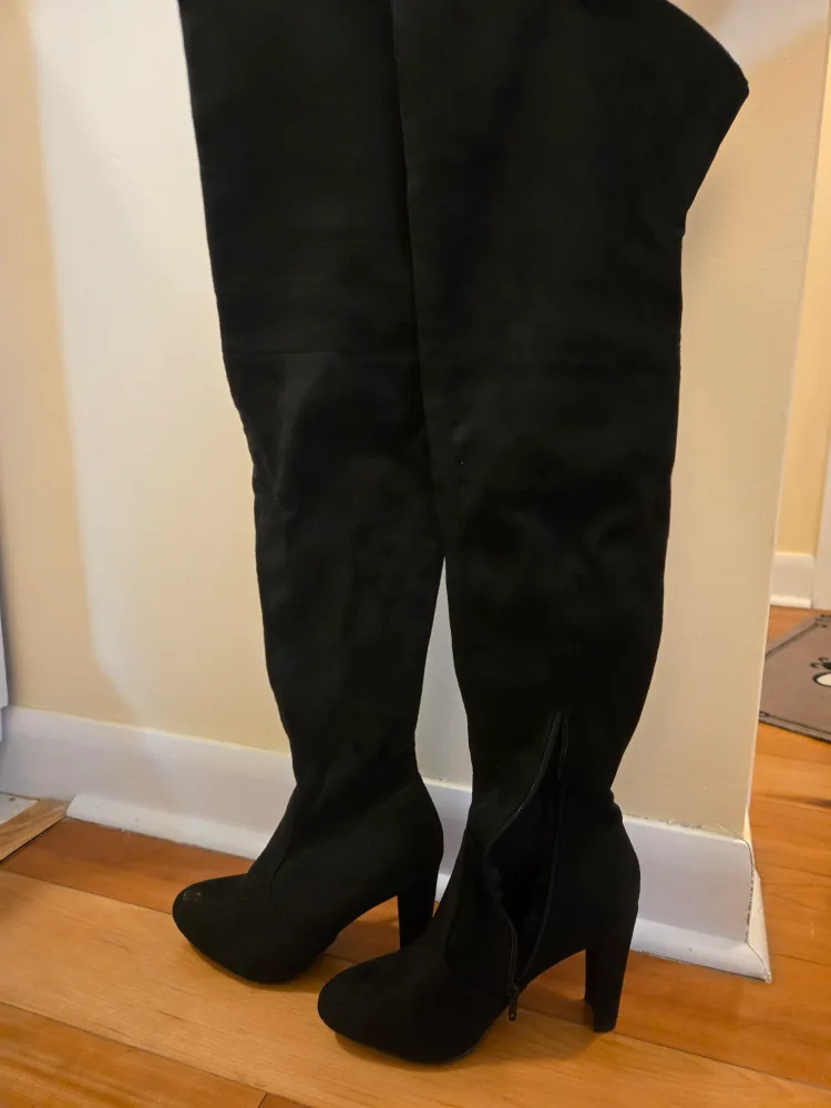 Thigh High Boots - Size 8 - Black image indicator(2)