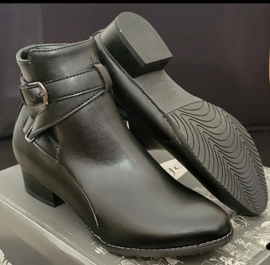 Naturalizer Women's Black Ankle Boots image indicator(5)