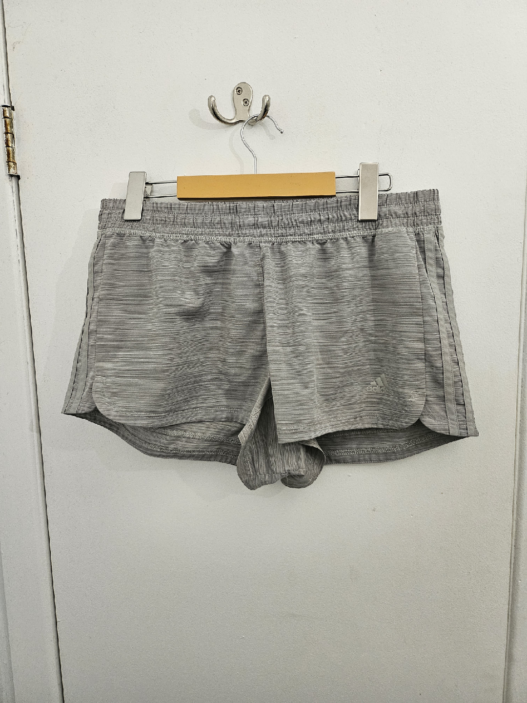 Short Adidas AEROREADY gris taille M