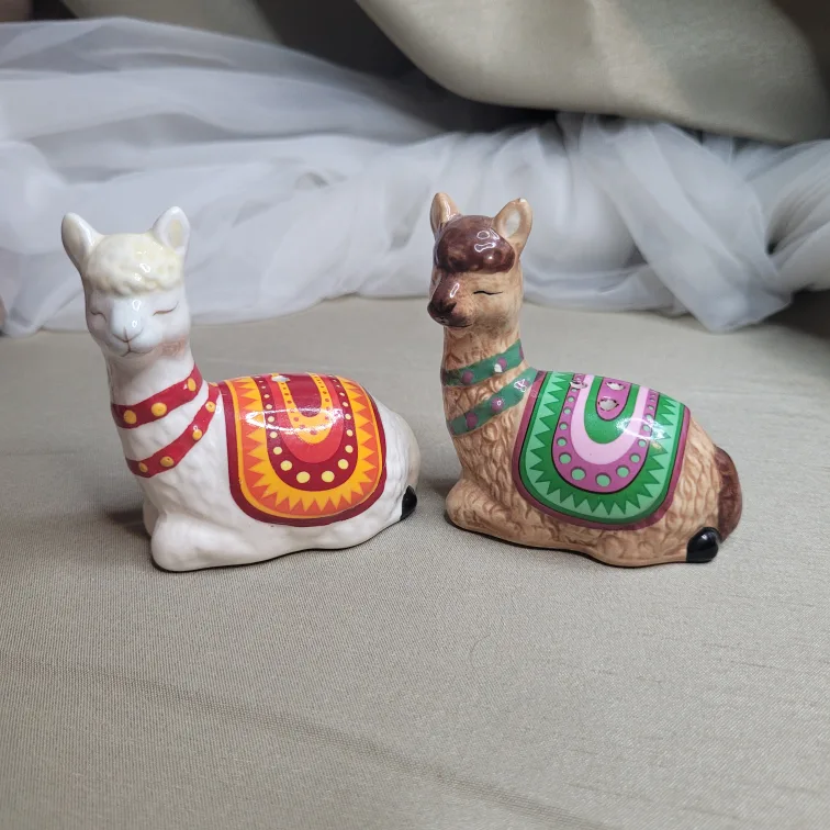 Alpacas Resting Lahmas Salt & Pepper Shaker Set thumbnail