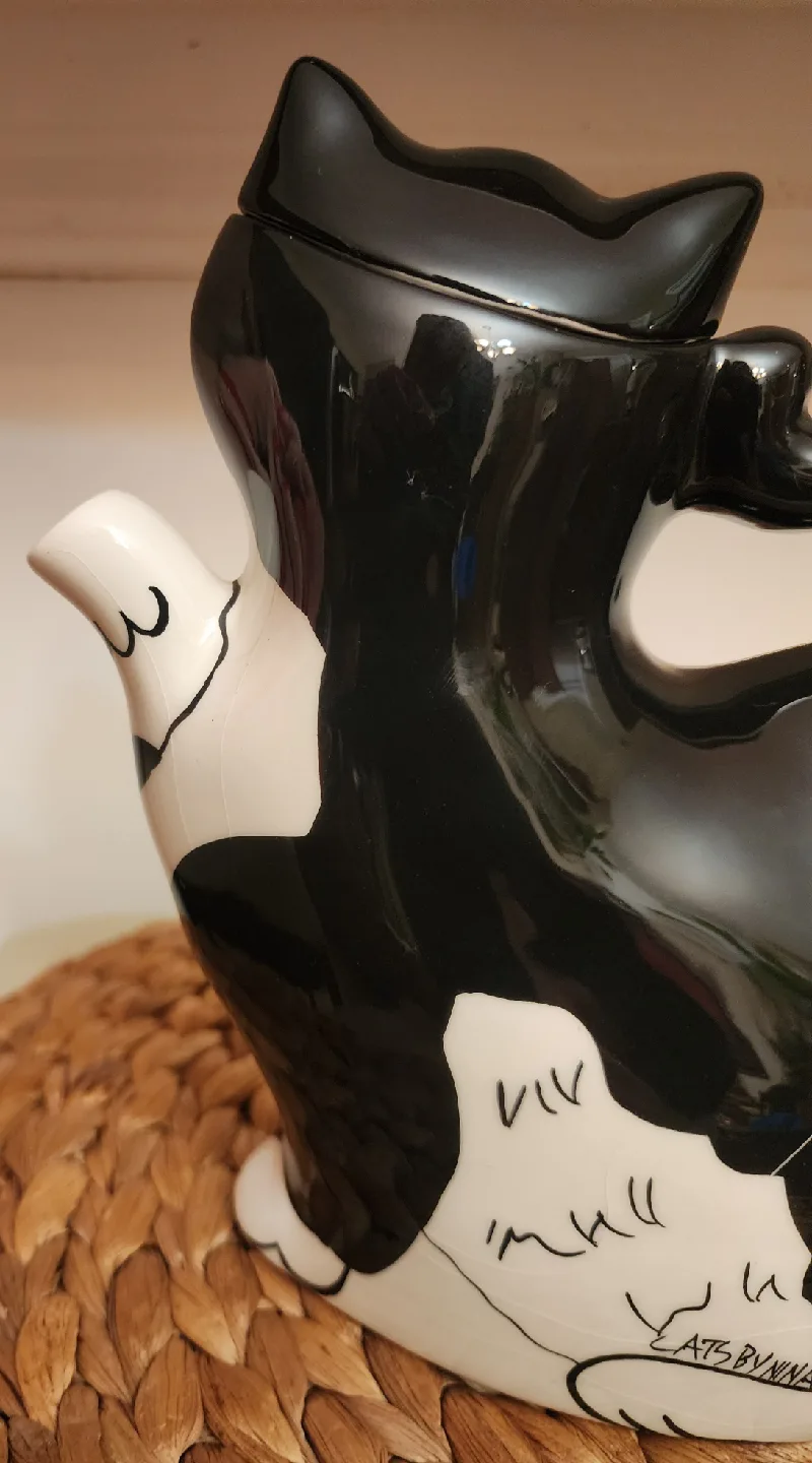 MOMCAT Black & White Cat Teapot,Pier1 Swan. $25 each image indicator(4)