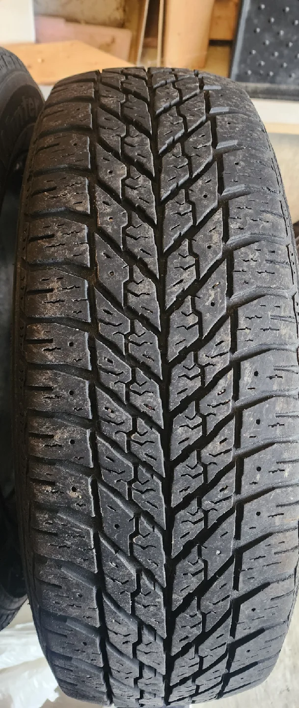 Set of 4 Tires 195/65R15 image indicator(2)