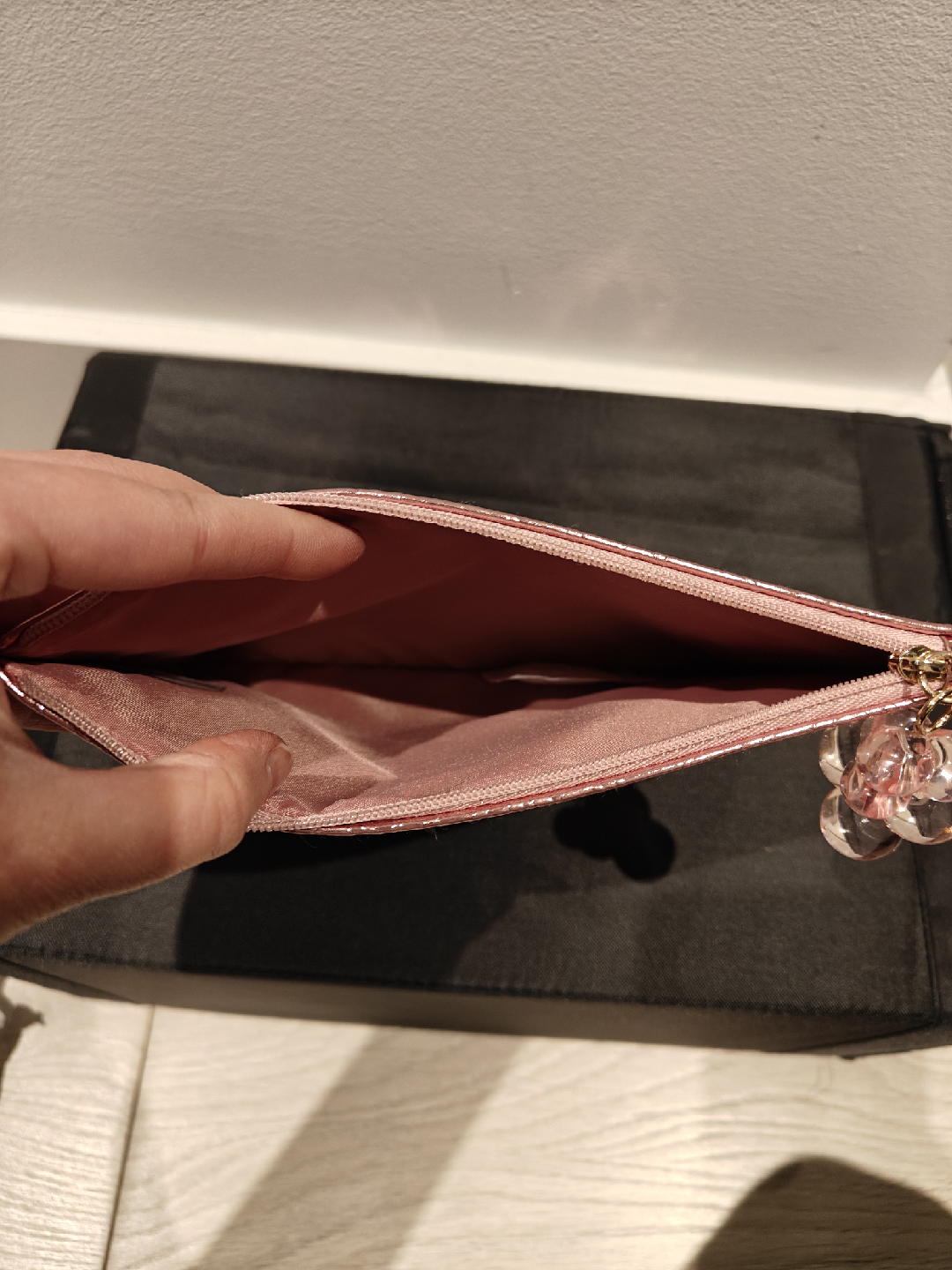 MAC Cosmetic Bag (pink) + Freebies! - photo 3