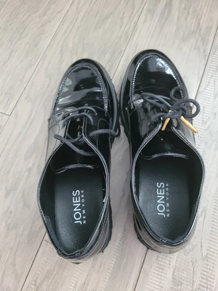 Jones New York Black Shoes size 7 image indicator(2)