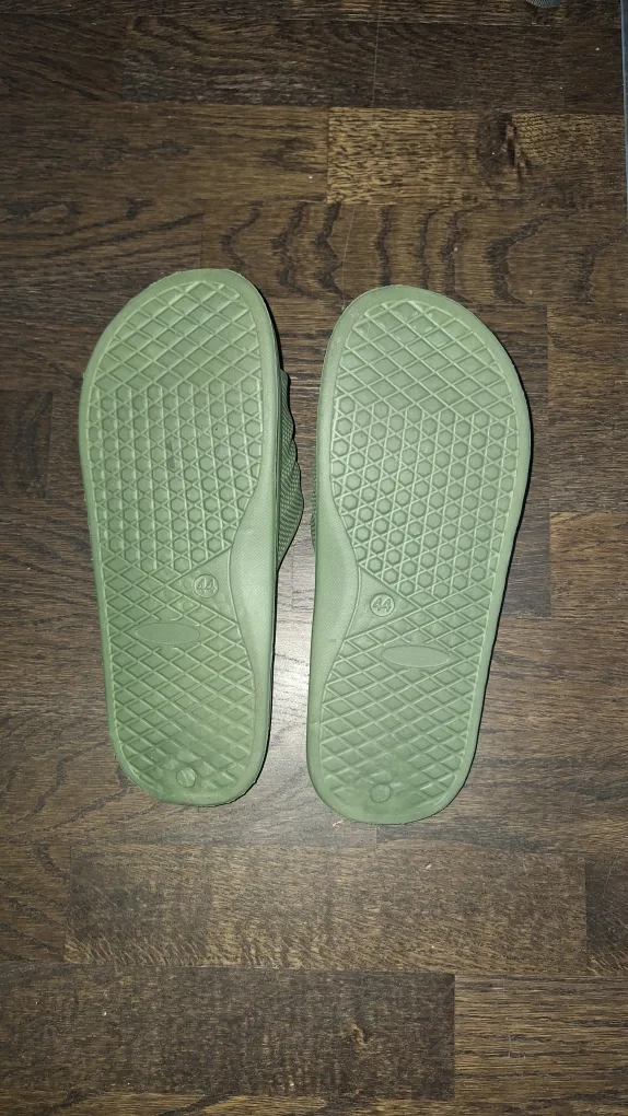 Dollarama's Sliders - Olive Green - Size 10/44 🥕 image indicator(2)