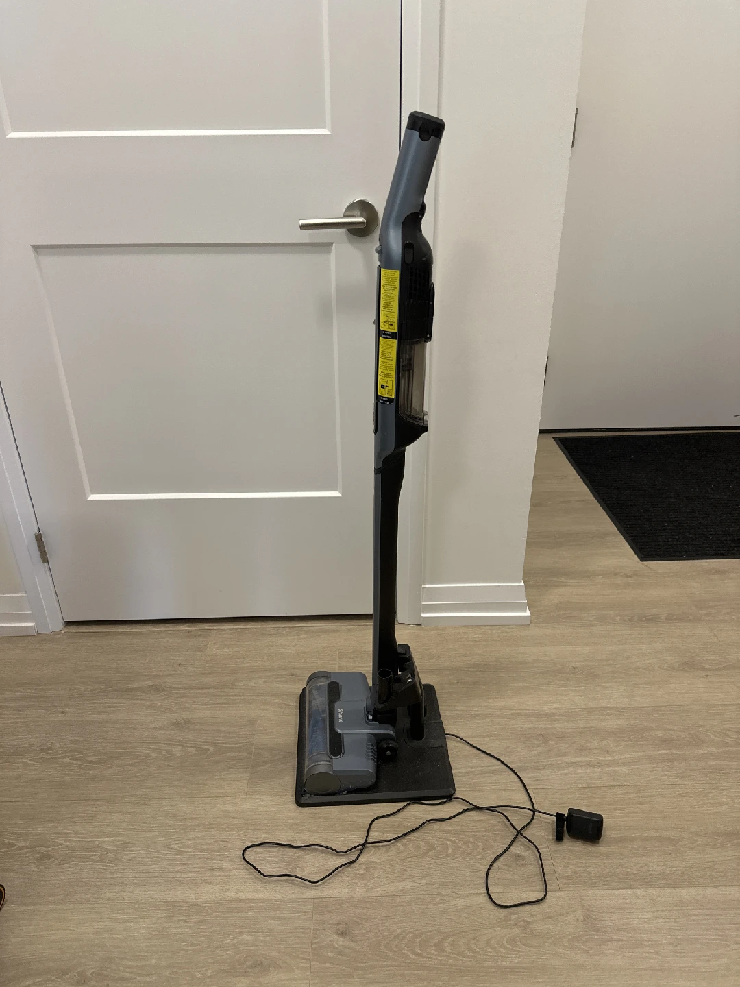 Shark WV2839C Cordless Stick Vacuum - photo 3
