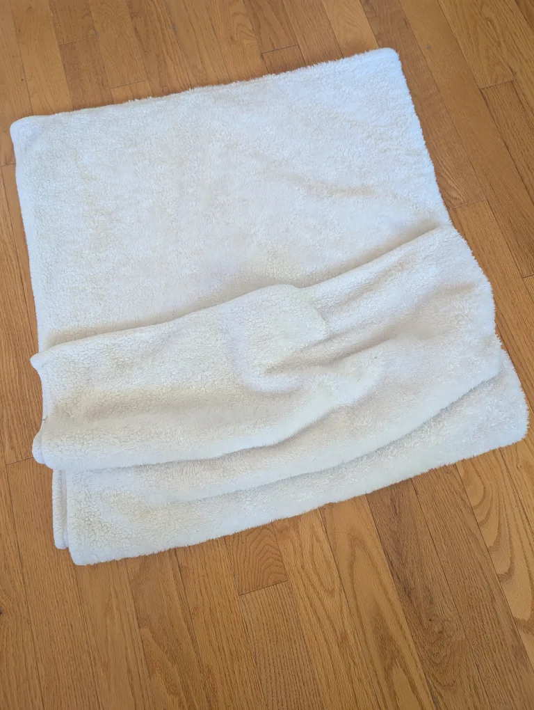 Couture throw blanket,  off white color🧡 image indicator(3)