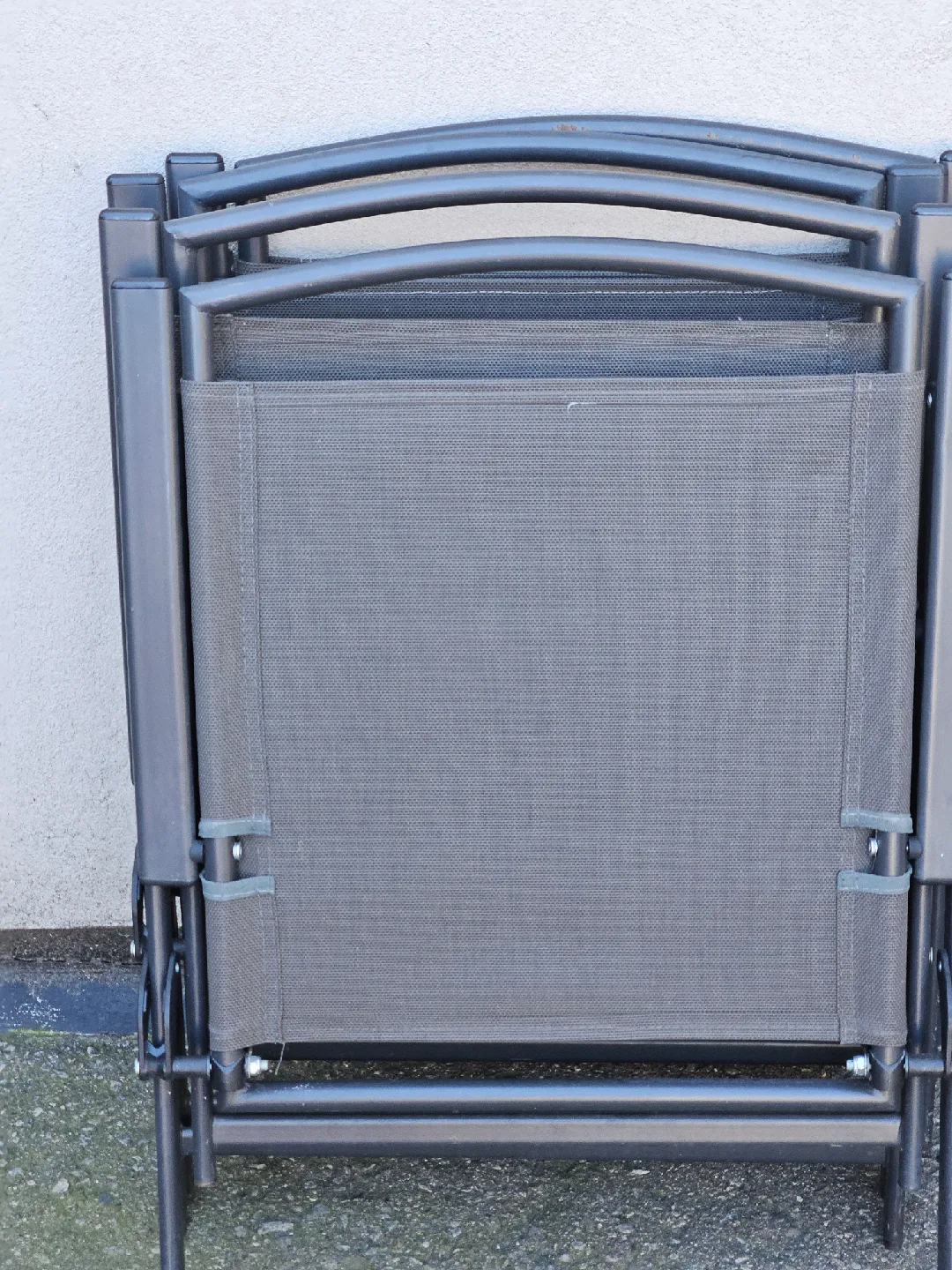 4 Folding Outdoor Chairs - Grey image indicator(3)