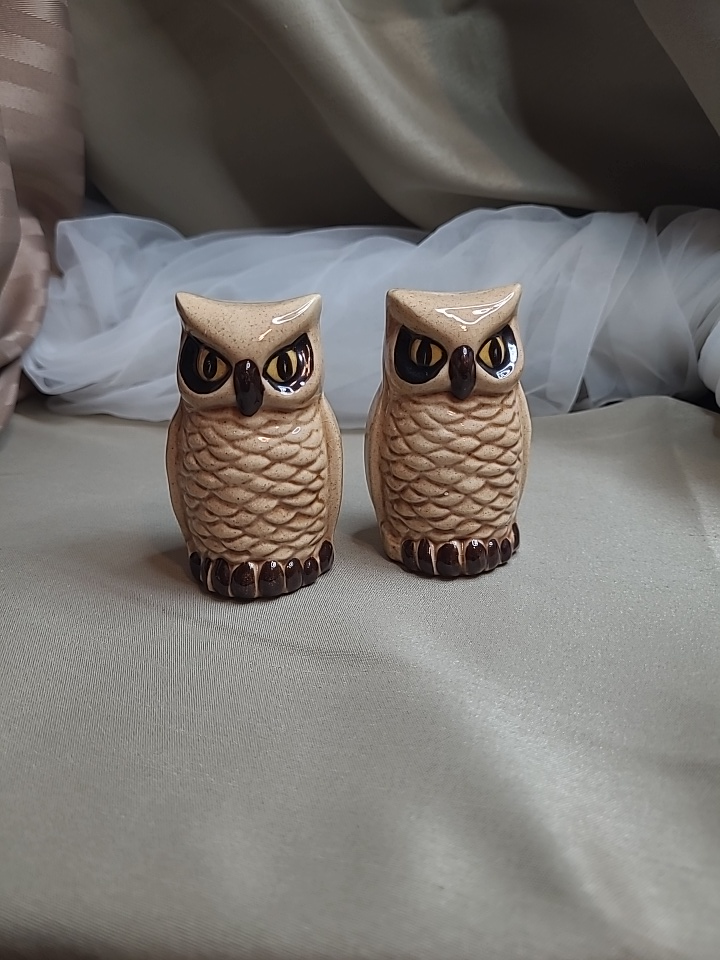 Pair of Vintage Ceramic 3 1/4" Tall Owl Figurines - photo 2
