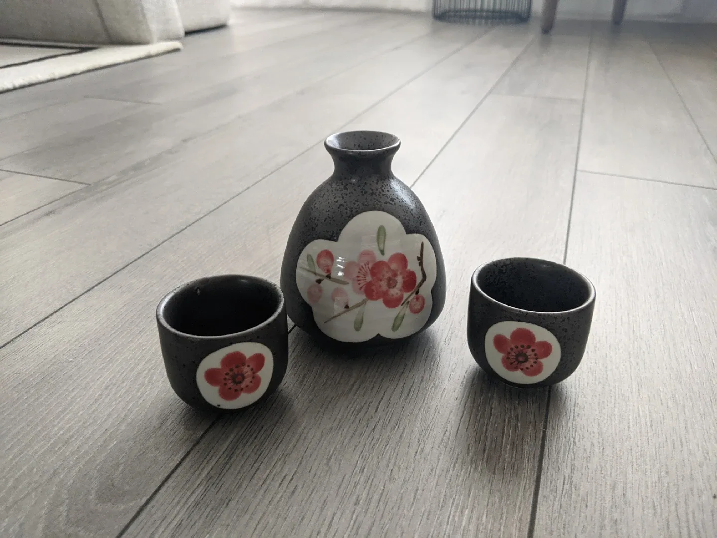Brand New Sake Set image indicator(2)